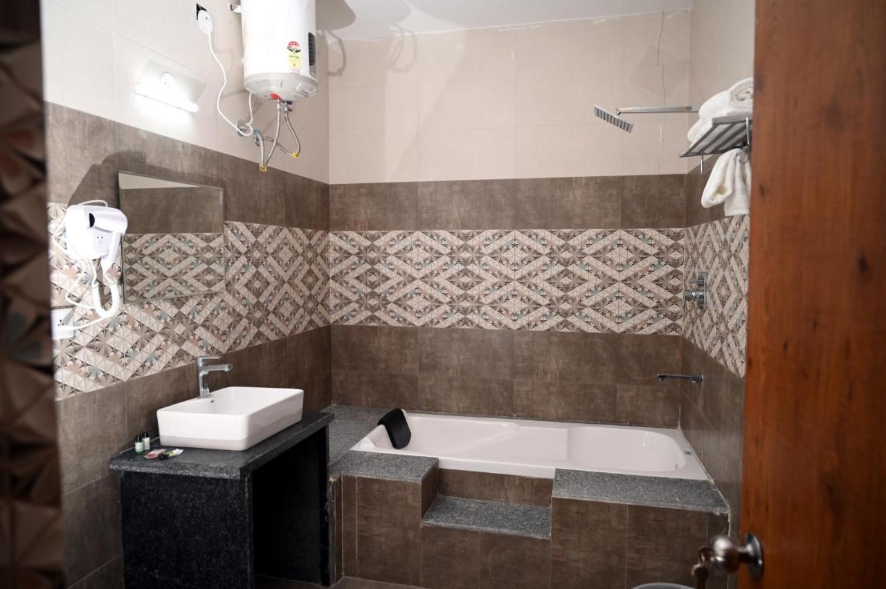 Hotel Singla Residency Кангра Екстер'єр фото